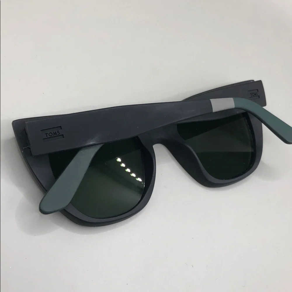 Tom's Traveler Collection Sunglasses Sydney Matte Black Olive Lenses